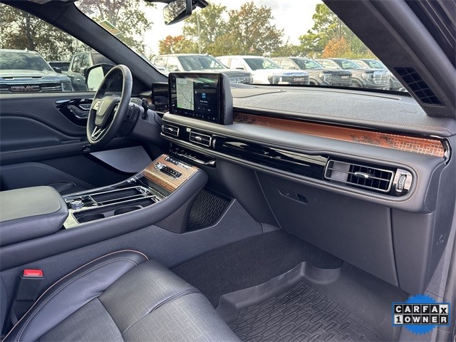 Lincoln Aviator Vehicle Full-screen Gallery Image 33