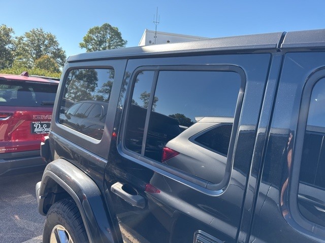 Jeep Wrangler Unlimited Vehicle Full-screen Gallery Image 11