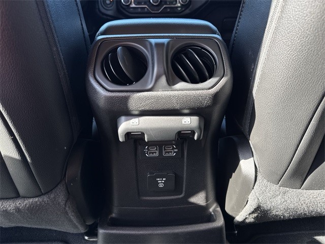 Jeep Wrangler Unlimited Vehicle Full-screen Gallery Image 24