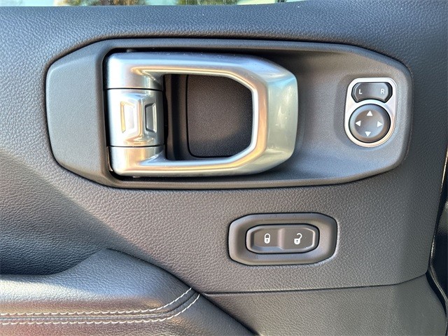 Jeep Wrangler Unlimited Vehicle Full-screen Gallery Image 26