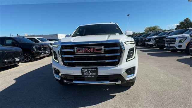 GMC Yukon XL Vehicle Full-screen Gallery Image 03