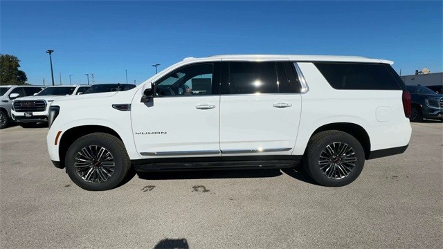 GMC Yukon XL Vehicle Full-screen Gallery Image 05