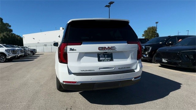 GMC Yukon XL Vehicle Full-screen Gallery Image 07