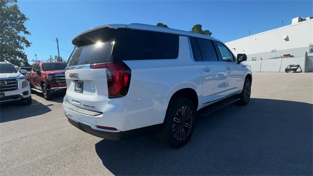 GMC Yukon XL Vehicle Full-screen Gallery Image 08