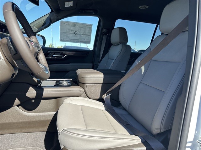 GMC Yukon XL Vehicle Full-screen Gallery Image 11