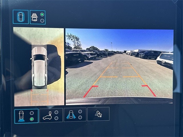 GMC Yukon XL Vehicle Full-screen Gallery Image 17