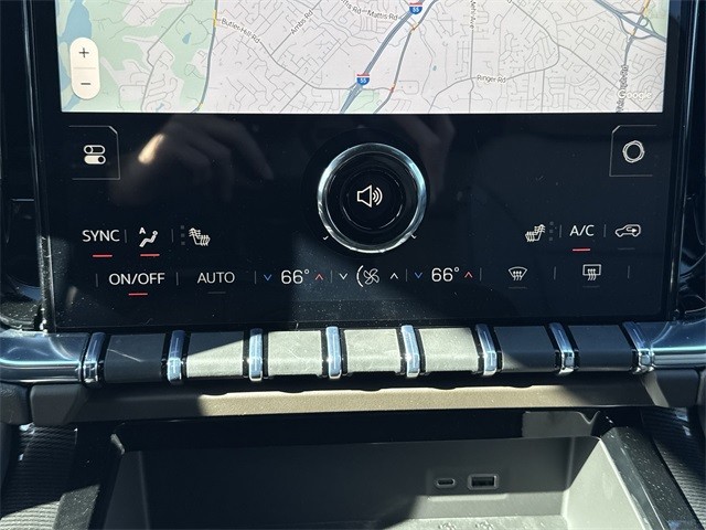 GMC Yukon XL Vehicle Full-screen Gallery Image 19