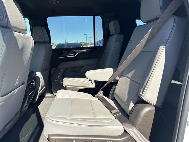 GMC Yukon XL Vehicle Full-screen Gallery Image 22