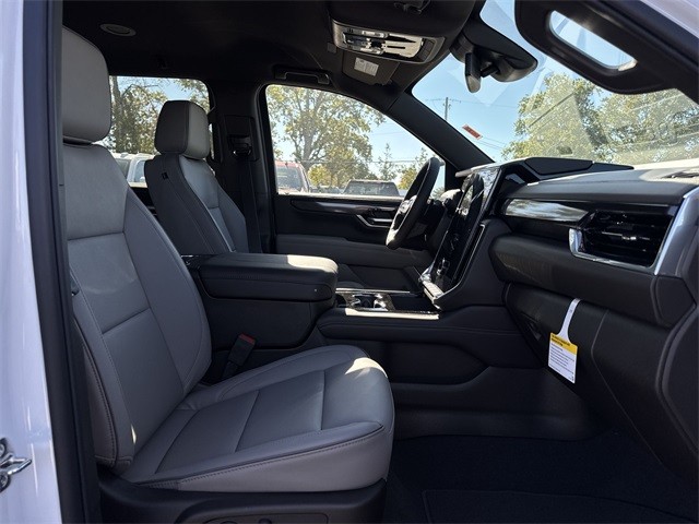 GMC Yukon XL Vehicle Full-screen Gallery Image 25