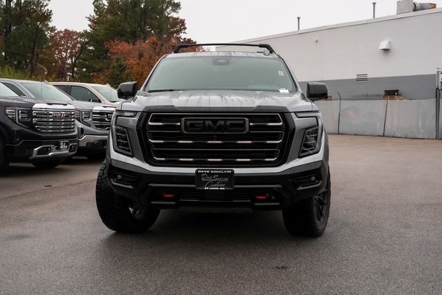 GMC Yukon Vehicle Full-screen Gallery Image 02