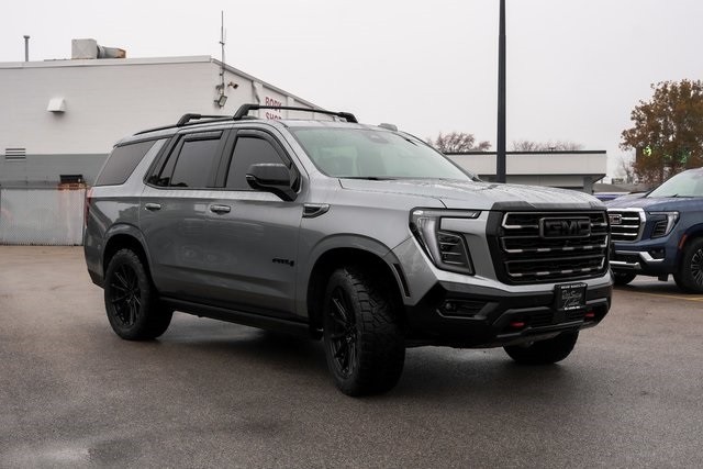 GMC Yukon Vehicle Full-screen Gallery Image 03