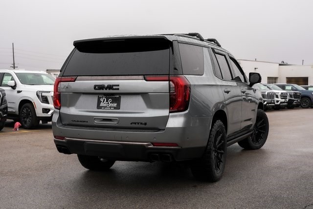 GMC Yukon Vehicle Full-screen Gallery Image 04