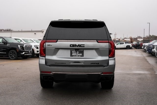GMC Yukon Vehicle Full-screen Gallery Image 05