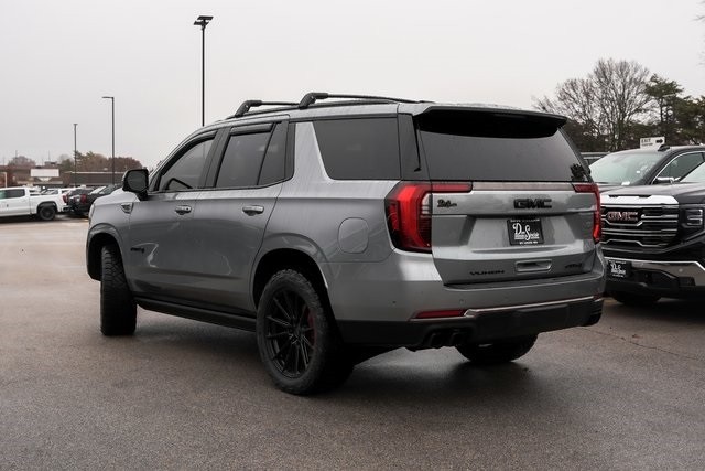 GMC Yukon Vehicle Full-screen Gallery Image 06