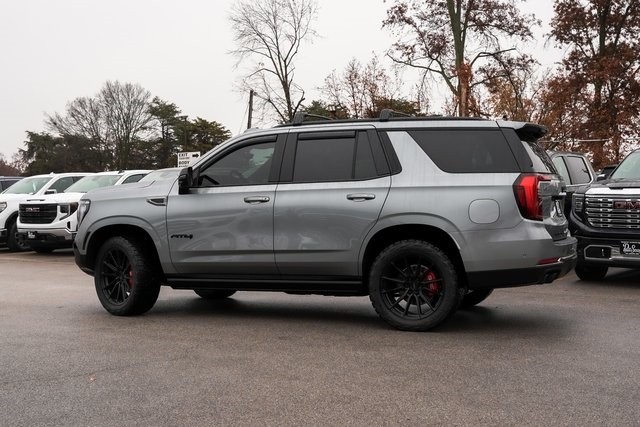 GMC Yukon Vehicle Full-screen Gallery Image 07