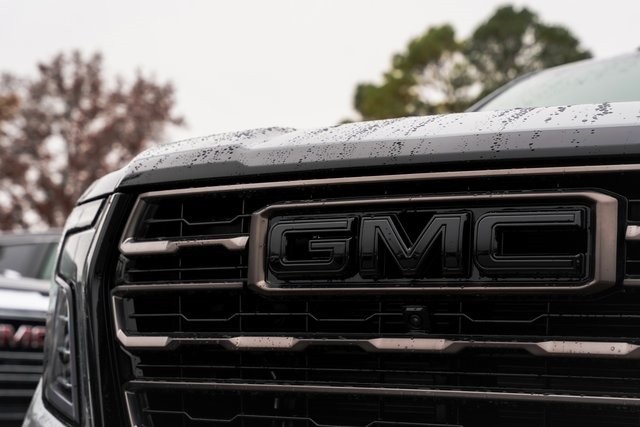 GMC Yukon Vehicle Full-screen Gallery Image 10