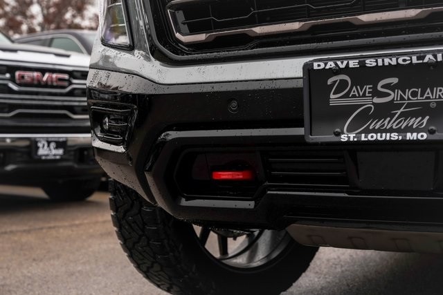 GMC Yukon Vehicle Full-screen Gallery Image 12