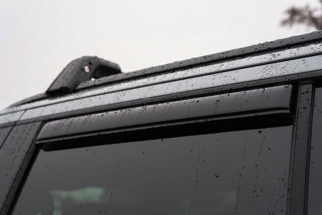 GMC Yukon Vehicle Full-screen Gallery Image 15