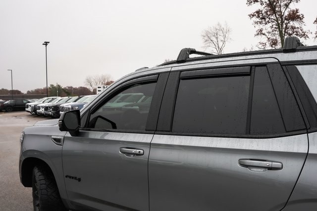 GMC Yukon Vehicle Full-screen Gallery Image 18