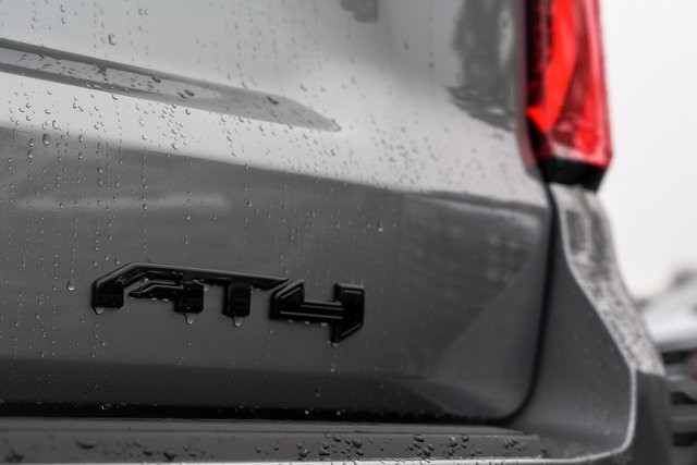 GMC Yukon Vehicle Full-screen Gallery Image 21