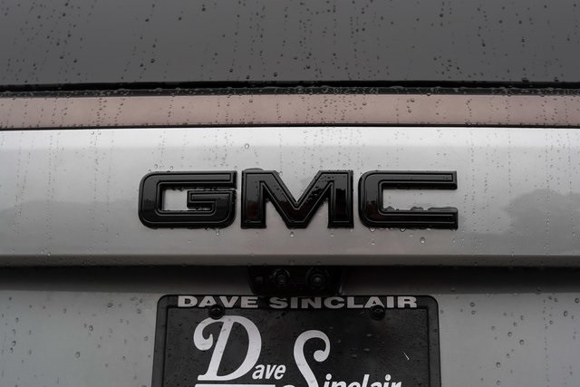 GMC Yukon Vehicle Full-screen Gallery Image 23