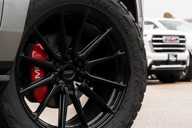 GMC Yukon Vehicle Full-screen Gallery Image 24