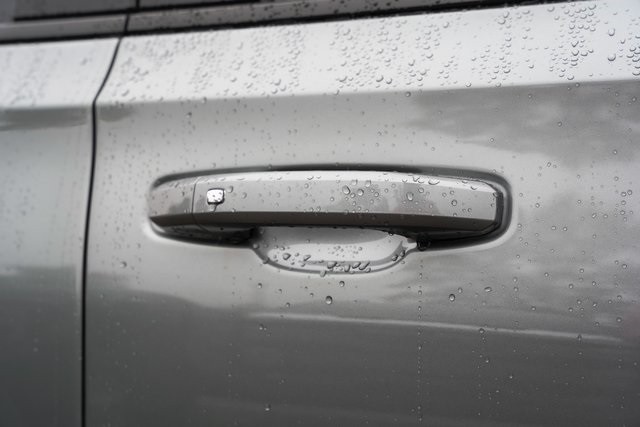 GMC Yukon Vehicle Full-screen Gallery Image 25