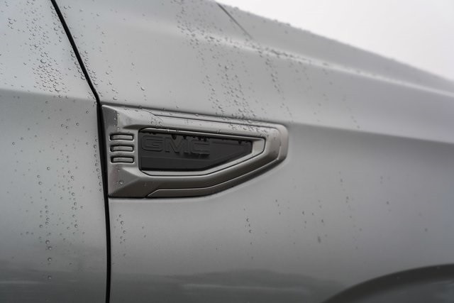 GMC Yukon Vehicle Full-screen Gallery Image 26