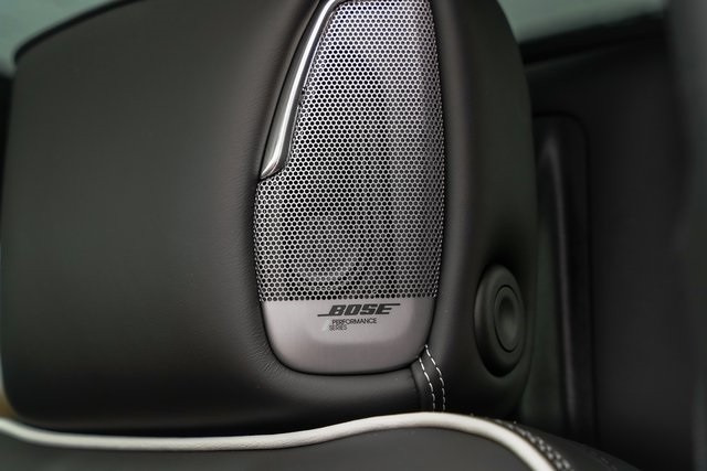 GMC Yukon Vehicle Full-screen Gallery Image 30