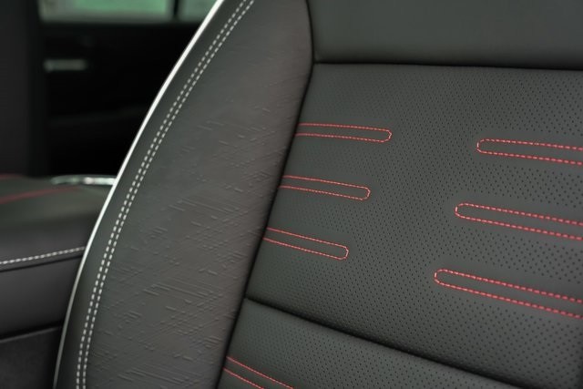 GMC Yukon Vehicle Full-screen Gallery Image 31