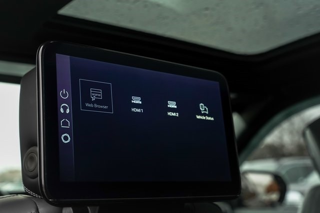 GMC Yukon Vehicle Full-screen Gallery Image 32