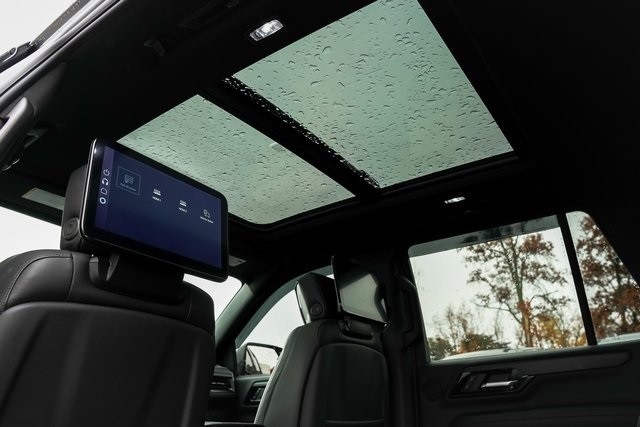 GMC Yukon Vehicle Full-screen Gallery Image 33