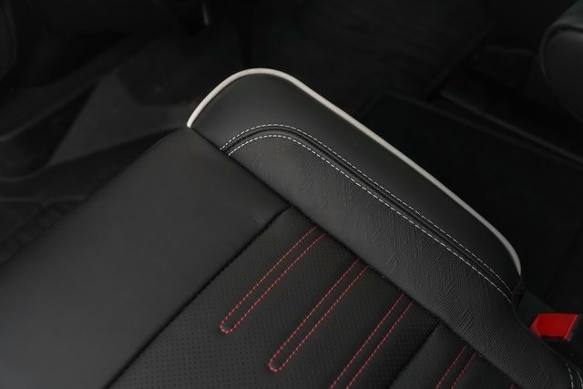 GMC Yukon Vehicle Full-screen Gallery Image 34