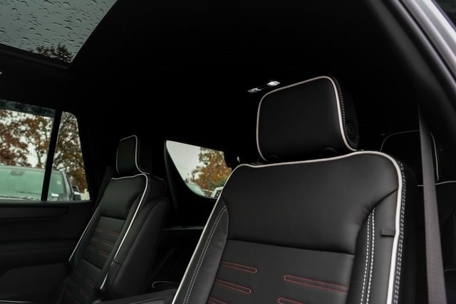 GMC Yukon Vehicle Full-screen Gallery Image 35