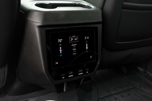 GMC Yukon Vehicle Full-screen Gallery Image 36