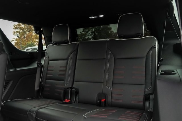 GMC Yukon Vehicle Full-screen Gallery Image 37