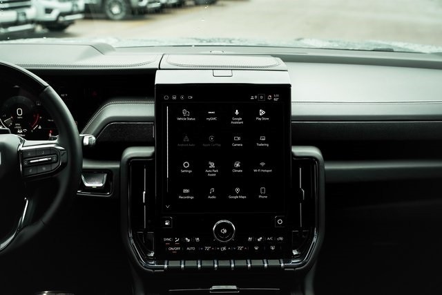 GMC Yukon Vehicle Full-screen Gallery Image 38