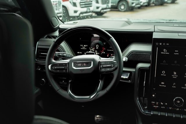 GMC Yukon Vehicle Full-screen Gallery Image 39