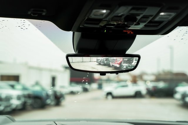 GMC Yukon Vehicle Full-screen Gallery Image 44