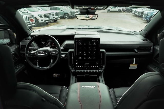 GMC Yukon Vehicle Full-screen Gallery Image 45