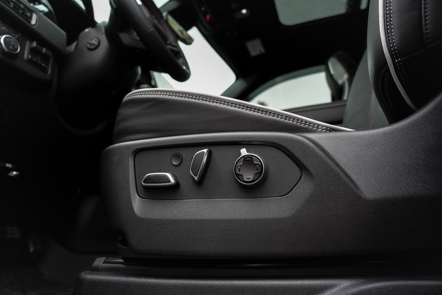 GMC Yukon Vehicle Full-screen Gallery Image 46