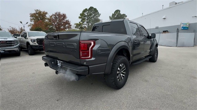 Ford F-150 Vehicle Full-screen Gallery Image 10