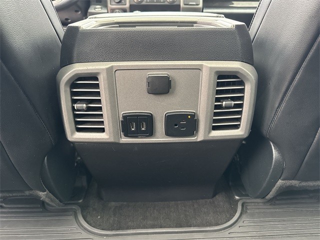 Ford F-150 Vehicle Full-screen Gallery Image 26