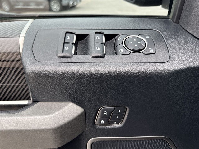 Ford F-150 Vehicle Full-screen Gallery Image 28