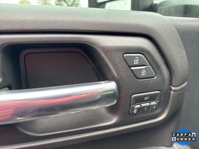 GMC Sierra 3500HD Vehicle Full-screen Gallery Image 20