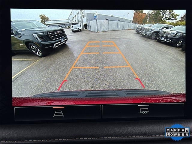 GMC Yukon XL Vehicle Full-screen Gallery Image 19