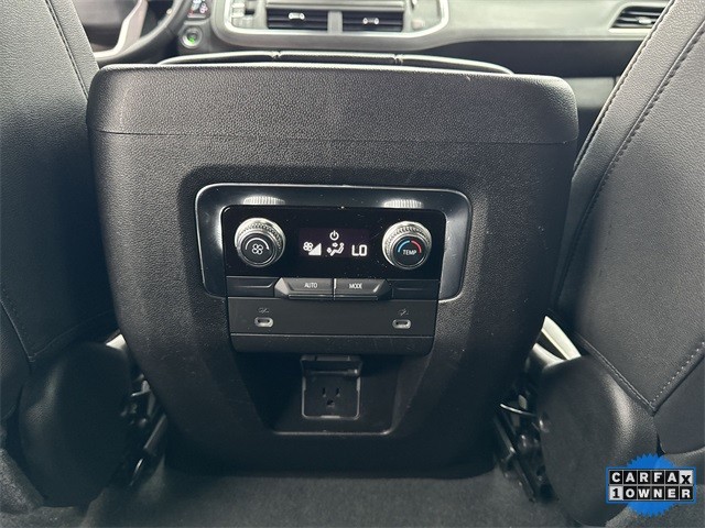 GMC Yukon XL Vehicle Full-screen Gallery Image 25