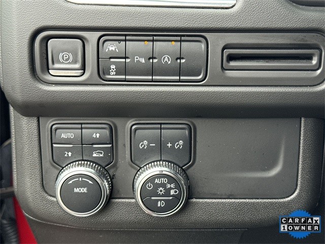 GMC Yukon XL Vehicle Full-screen Gallery Image 39