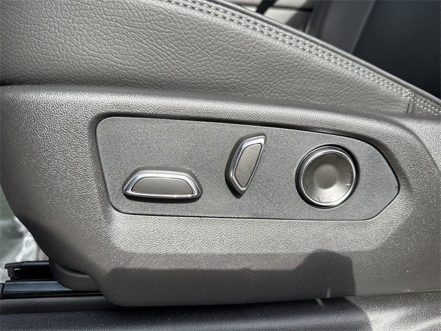 GMC Sierra 2500HD Vehicle Full-screen Gallery Image 12