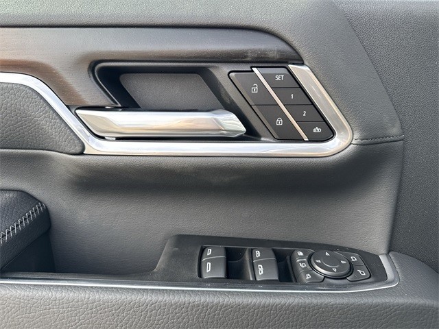 GMC Sierra 2500HD Vehicle Full-screen Gallery Image 13